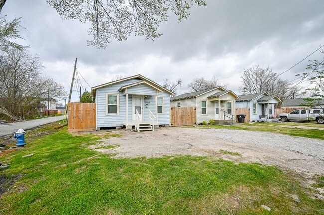 Photo - 2713 Gregg St