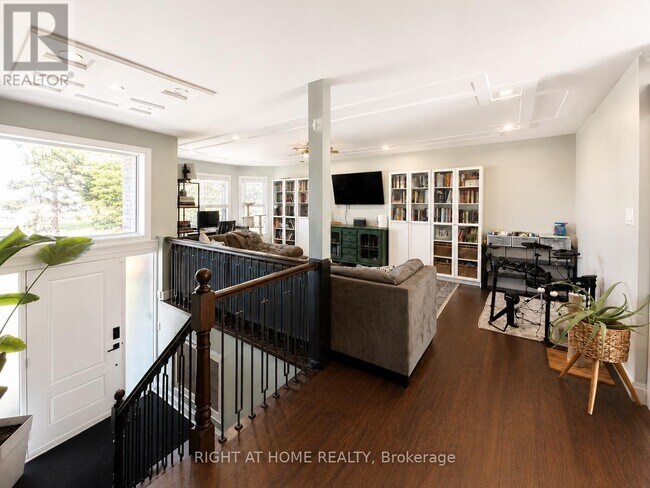 Photo - 2610 Leonard St