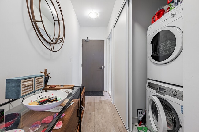 Photo - 501 St Clair Ave W