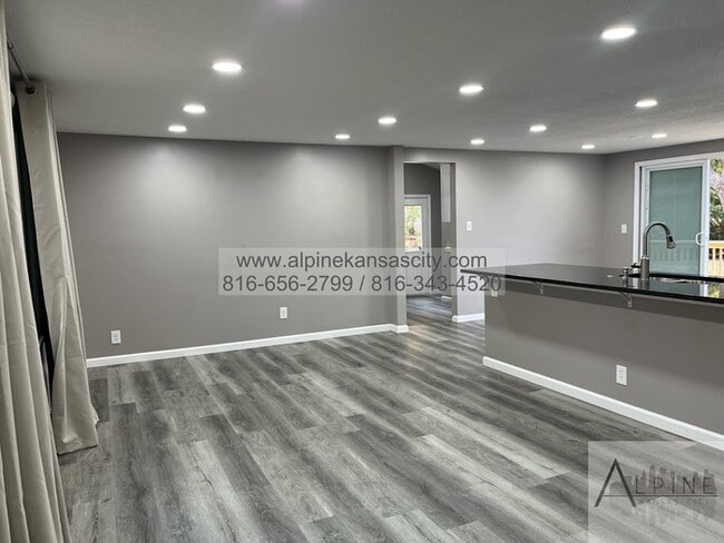 Photo - Available Mid January! 5 Bedrooms, PLUS Rec Room in Gladstone!