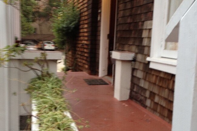 Porch from street - 2615 Parker St Unidad 1905 Julia Morgan Upper