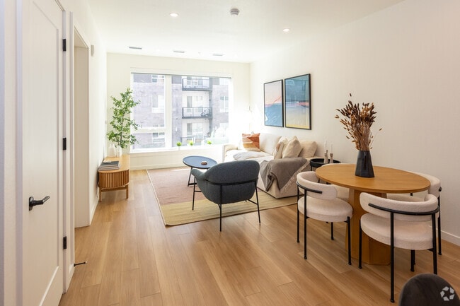 1BR, 1BA - 746SF - Living Room