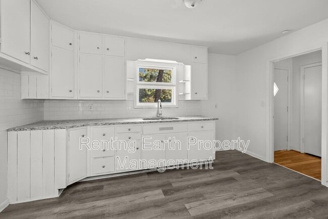 Photo - 9805 Red Mill Rd