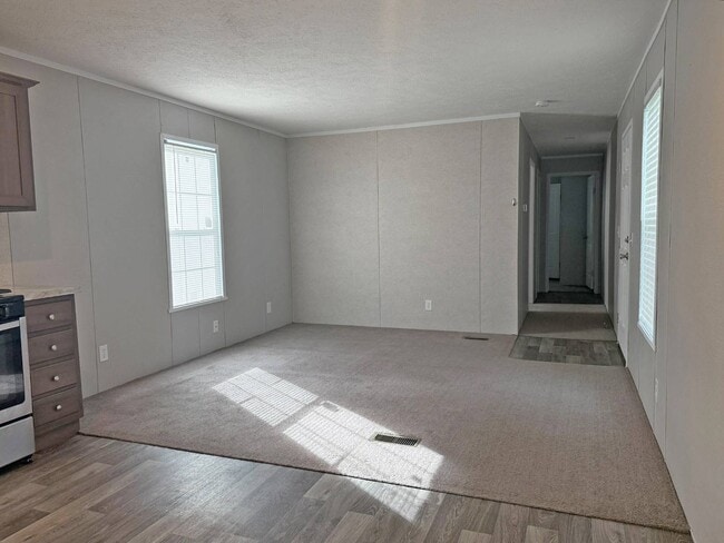 Photo - 705 W 8th St