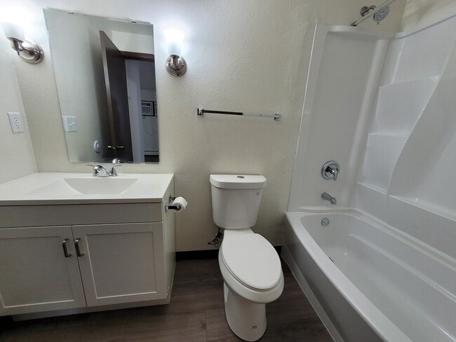 Photo - 545 Spinnaker Ln