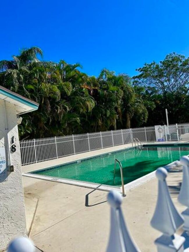 Building Photo - 141 Plumage Ln