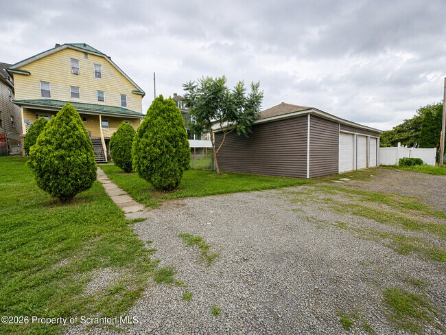 1112 W Elm St