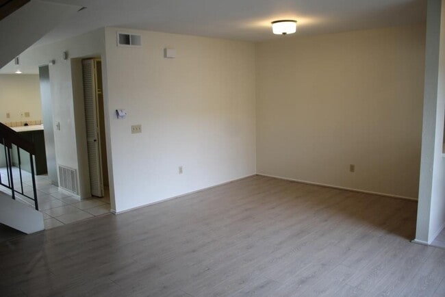 Photo - 3Bed/2.5Bath Townhome off Poinsettia!~ Briarwood