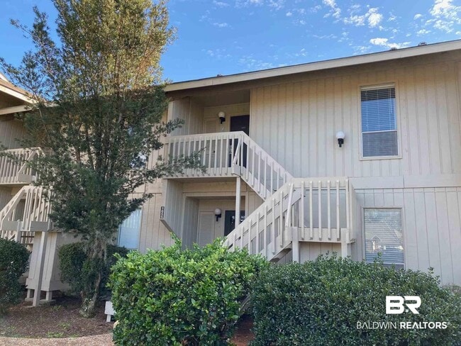 Building Photo - 2055 Sea Cliff Dr N