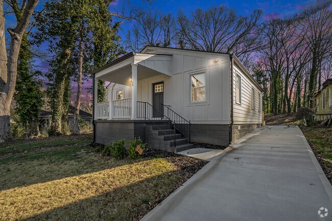 Building Photo - A Cozy, Updated 2-Bedroom Bungalow in the ... Rental