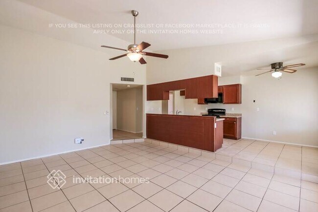 3943 W Windrose Dr