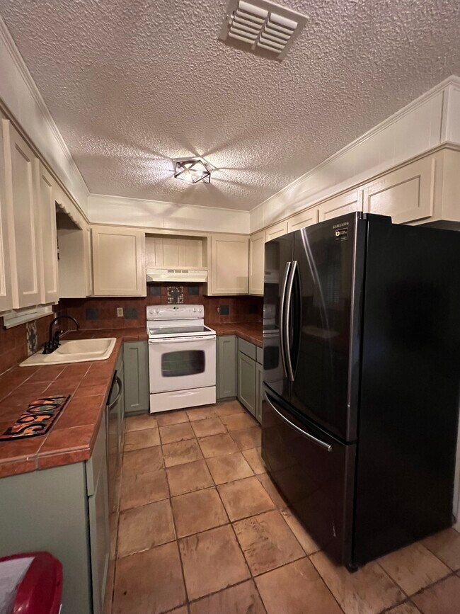 Photo - 5901 Larry Dr