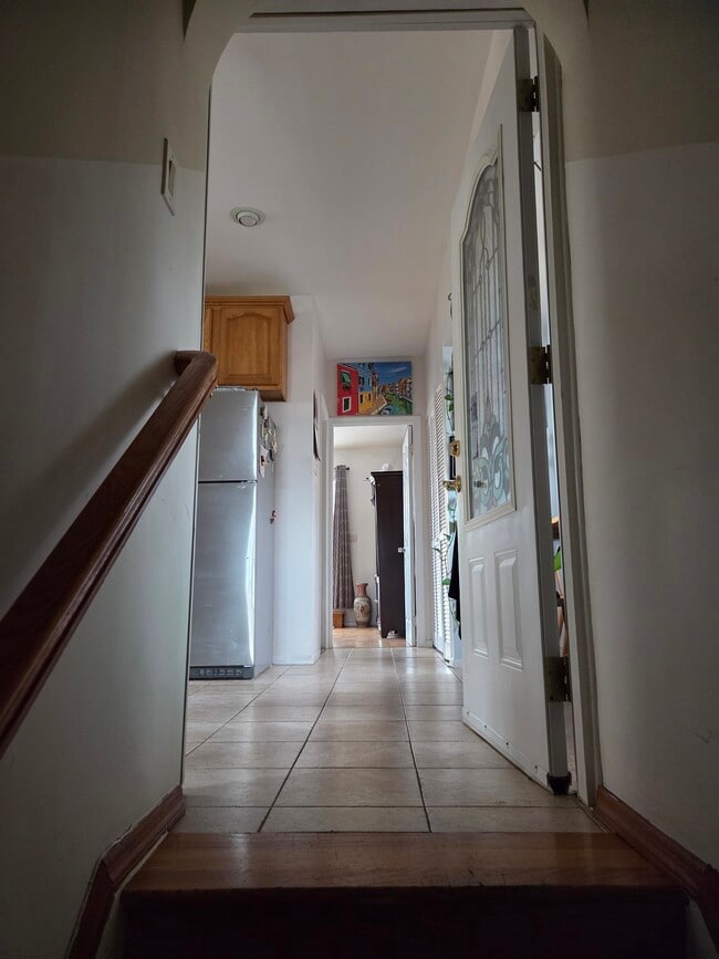 Building Photo - 4634 Beach 46th St Unit Apt. 2