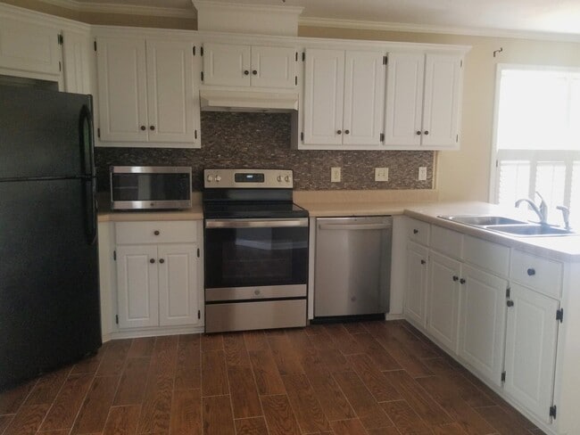 Photo - 1982 Sylvan Lake Dr