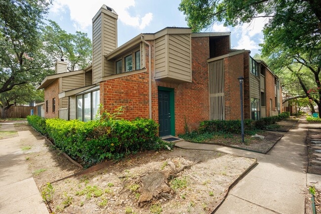 Photo - 9254 Forest Ln Townhome