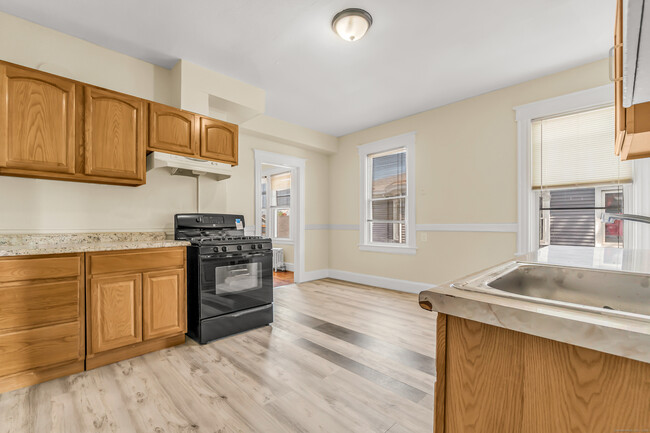 Building Photo - 130 Kent St Unit 3 Rental