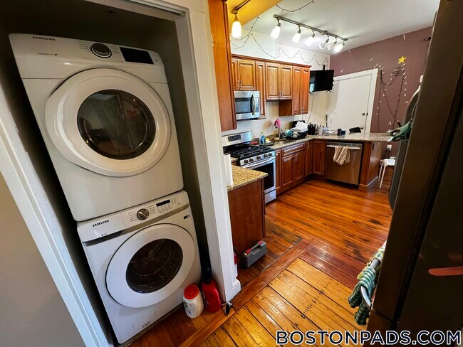 Photo - 231 Norfolk St Unit 4