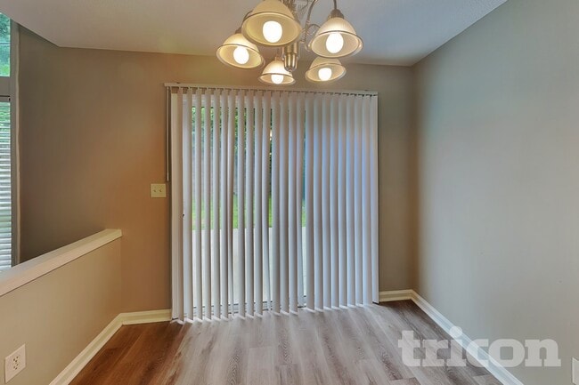 Photo - 411 Yarrow Way