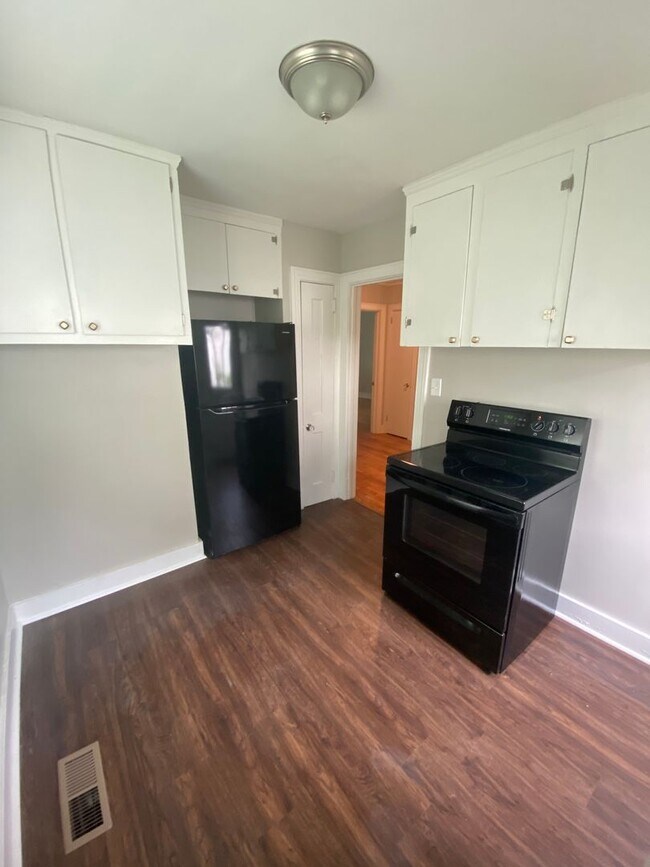 Cute cottage style home in historic Hampto... Rental House Rental in