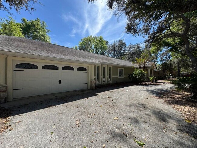 Photo - Gorgeous 5 Bedroom Pool Home in Ormond