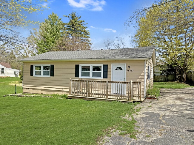 Building Photo - 36855 N Elizabeth Ct