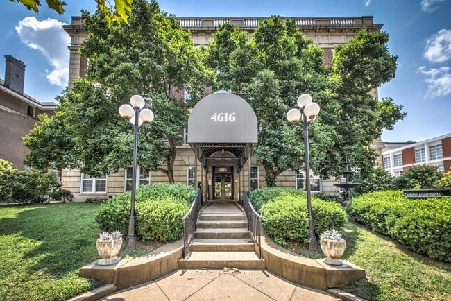 Photo - 4616 Lindell Blvd. (Carleton Apt)
