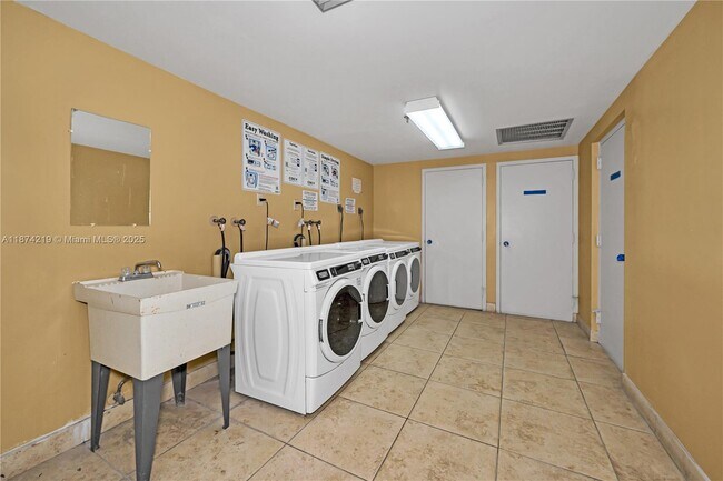 Photo - 919 Hillcrest Dr Unit 205