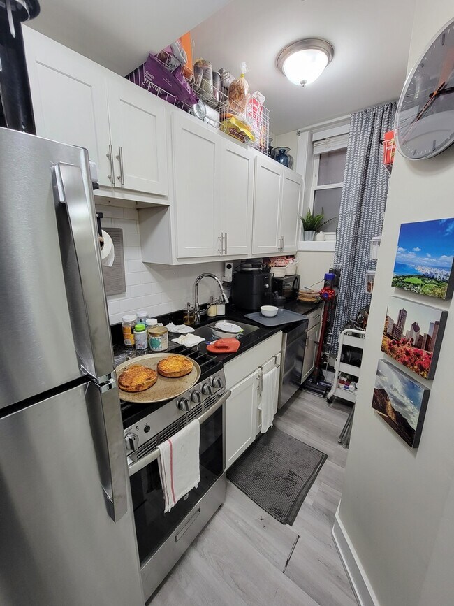 Photo - 648 W Roscoe St NGD