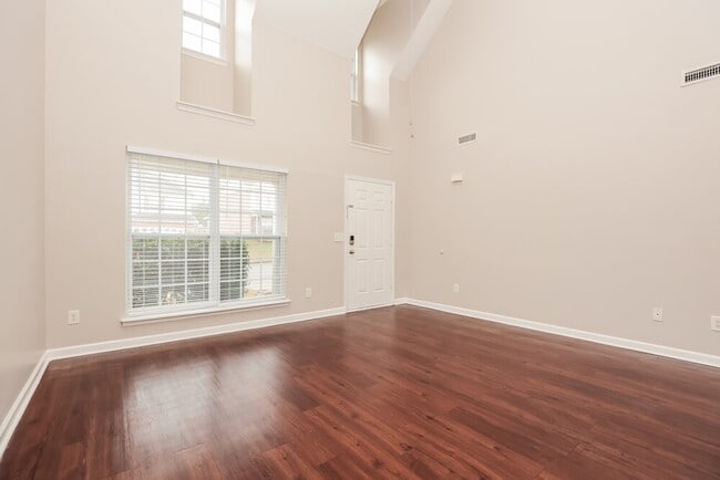 Photo - 1025 Lakewalk Dr