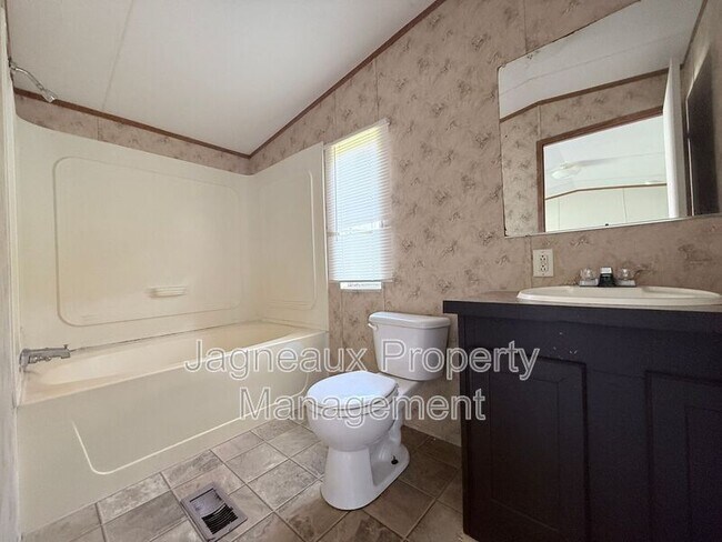 Photo - 1914 Center St