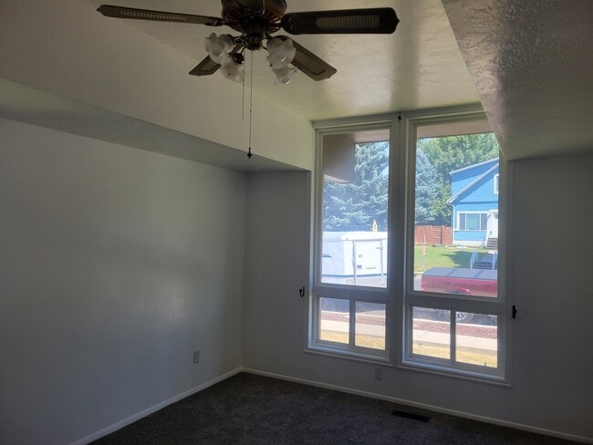 LR with vaulted cealing - 461 E 2650 N Unit Apartment #4