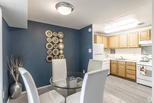 2 BR, 1 BA - 888 SF - The Courts of Camp Springs