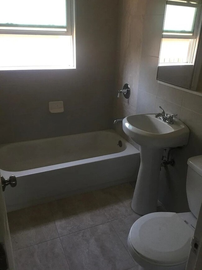 Photo - 18th Street East Triplex Unit 277