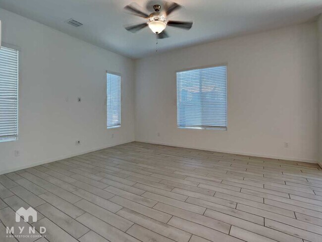 Photo - 901 S Smith Rd