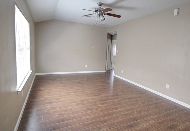 Photo - 1430 Hade Falls Ln