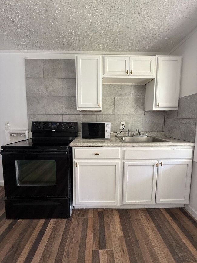 Photo - Freshly renovated 3 bedroom unit!