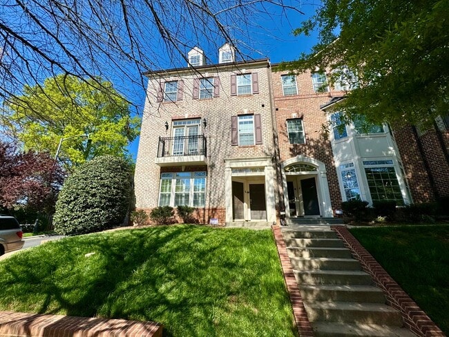 Building Photo - Fabulous South End Condo for Immediate Lease! Water included!