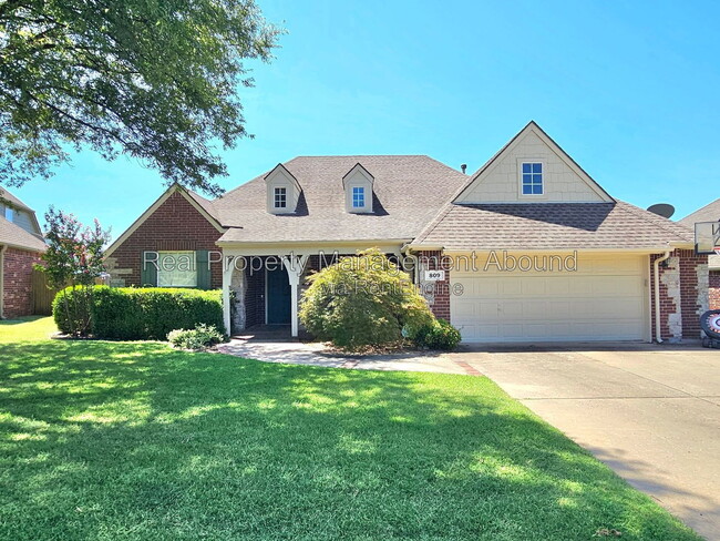 Photo - 809 West Granger St N