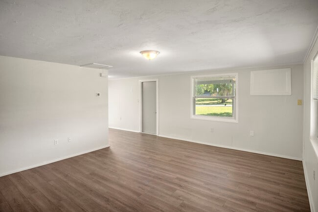 Photo - 6815 W Rich St