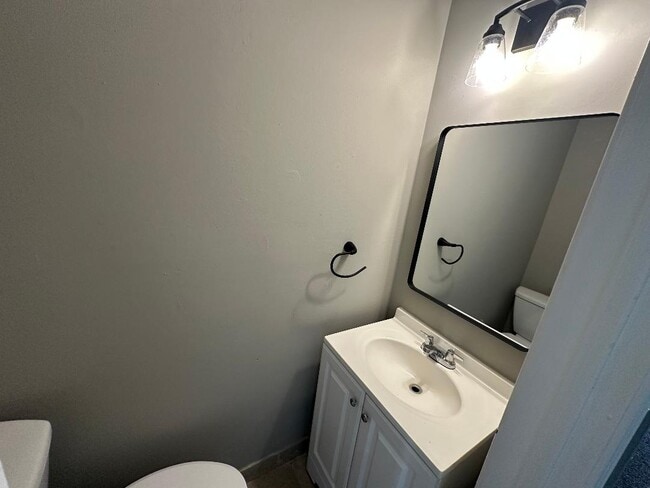 1/2 Bath - 1044 Pembroke Oak Grove Rd Unit 32