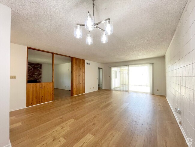 Building Photo - 146 W Carmel Green Unit 1 Rental