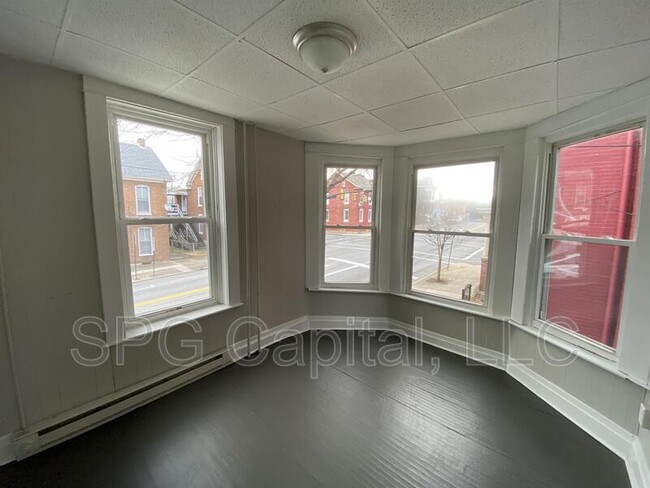 Photo - 208 W Main St