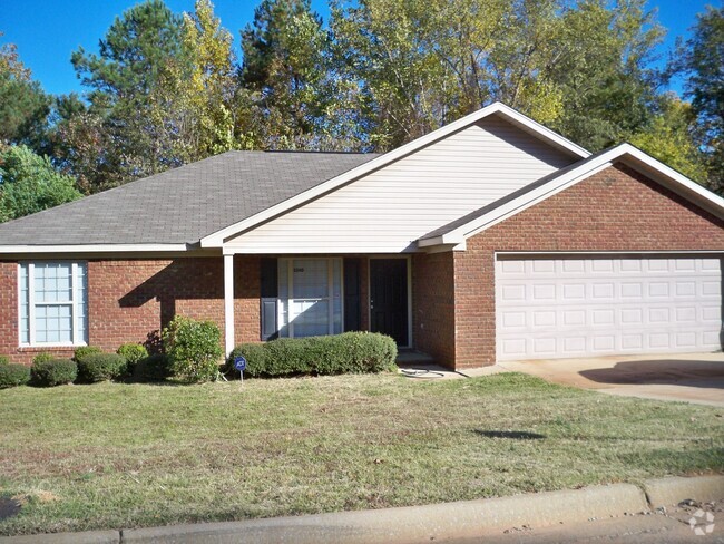 Building Photo - 4 Bedroom House with Covered Garage