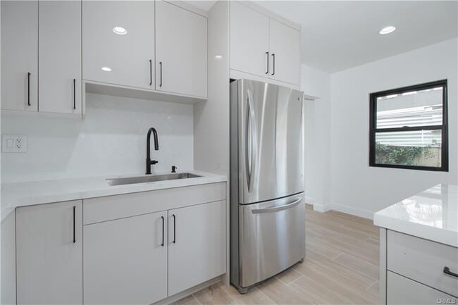 Photo - 8143 Hazeltine Ave