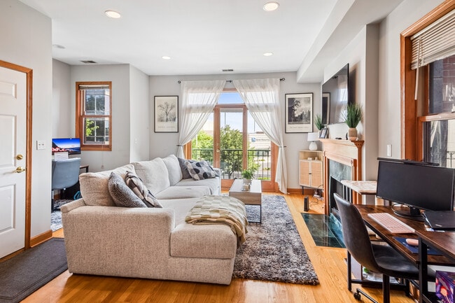 Photo - 1954 W Diversey Pky Unit EE1