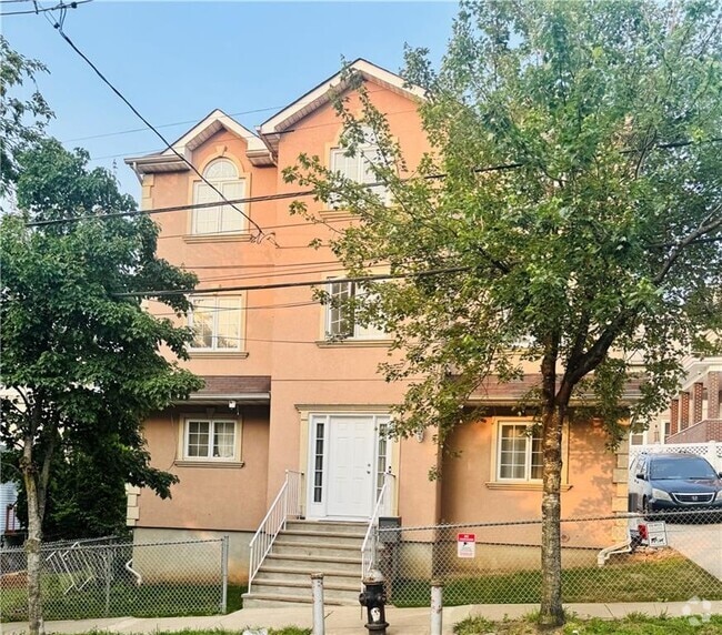 Building Photo - 133 Bismark Ave Rental