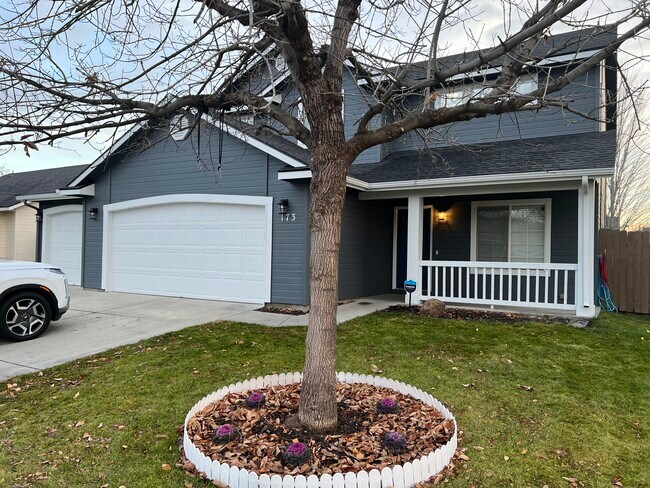 Building Photo - 173 E Moskee St