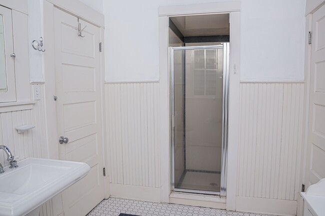 Photo - 1115 Broadway Avenue J