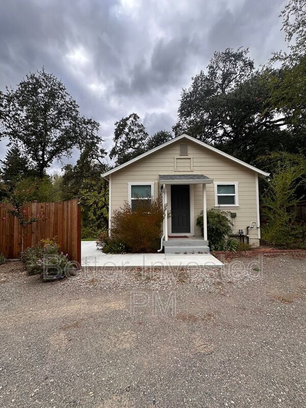 Photo - 680 N State St Unidad Apt D