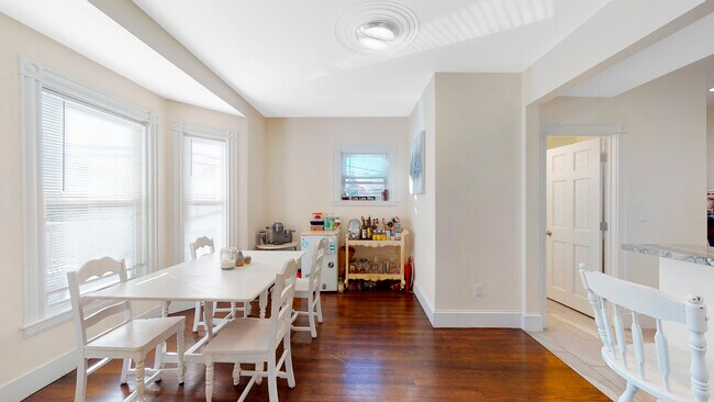 Photo - 62 Saunders St